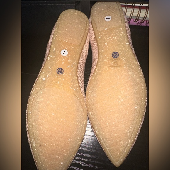 NWT | Rothy's | RARE | Rose Metallic Point | Size 7 - Picture 2 of 4
